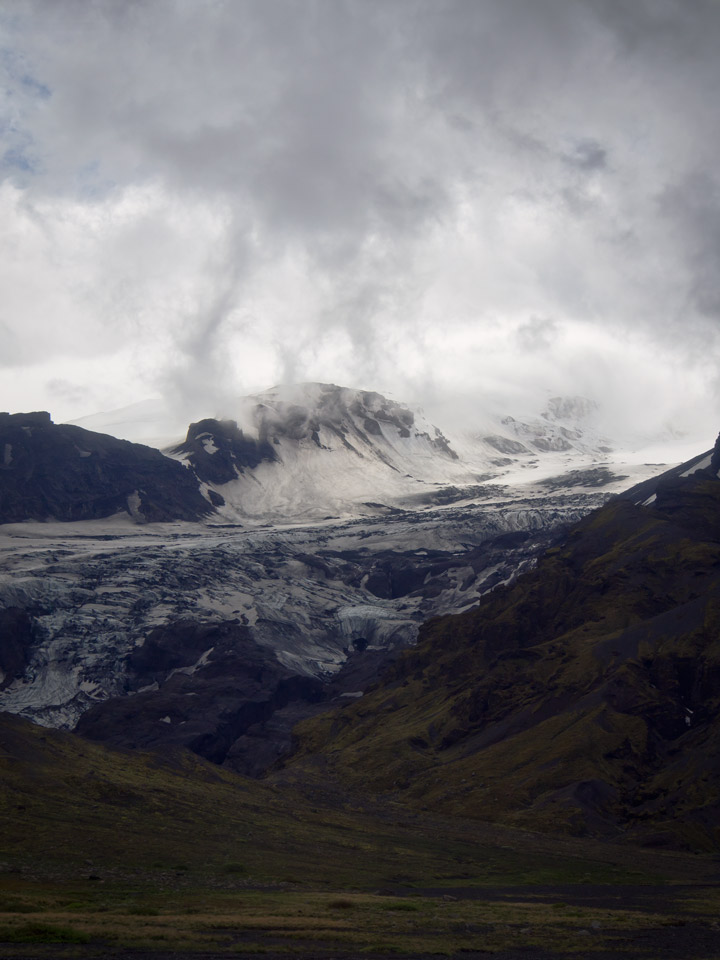 thorsmork mountain peaks in iceland